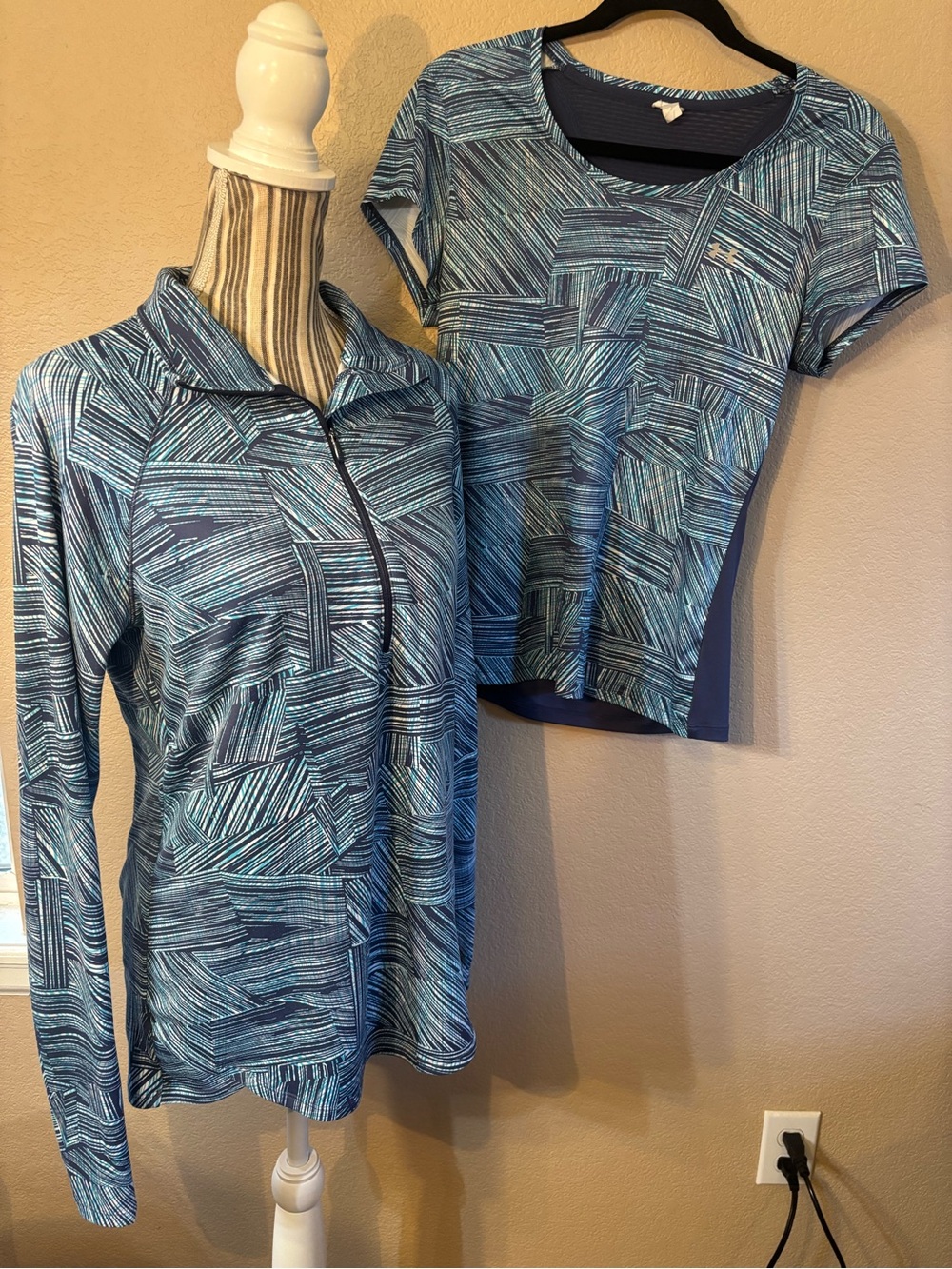 Under Armour SET Large Blue Multi White Short Sleeve Top & Zip Jacket Set Geomet